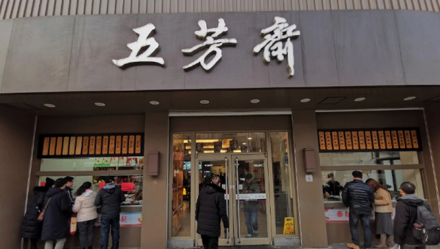 澳门正版资料2025年免费,重庆轨道招司机年薪8-10万？假,最新答案解释落实_精简版V3.37